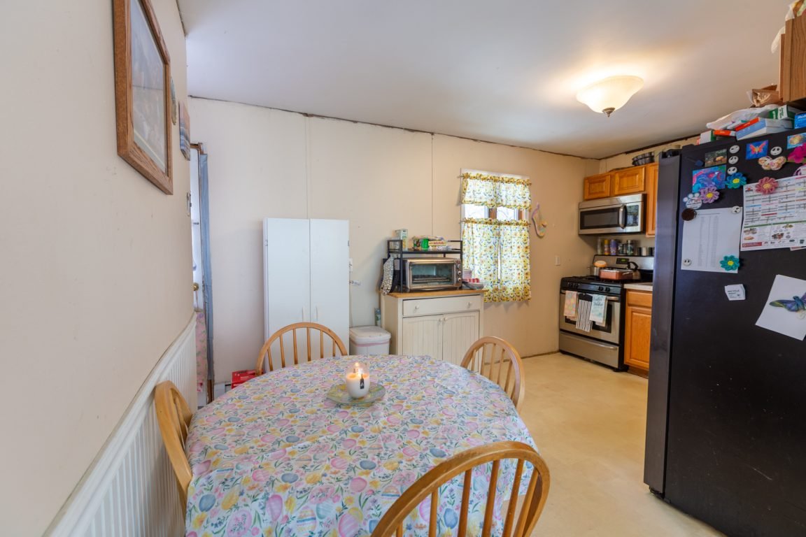 47 Ridgedale Ave. Farmingville - Eat-In Kitchen MLS# 948894