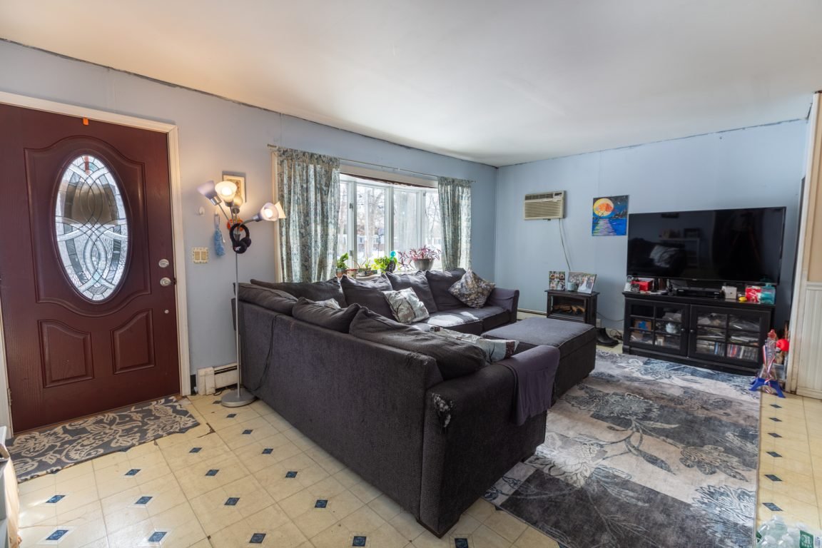 47 Ridgedale Ave. Farmingville - Living Room E MLS# 948894